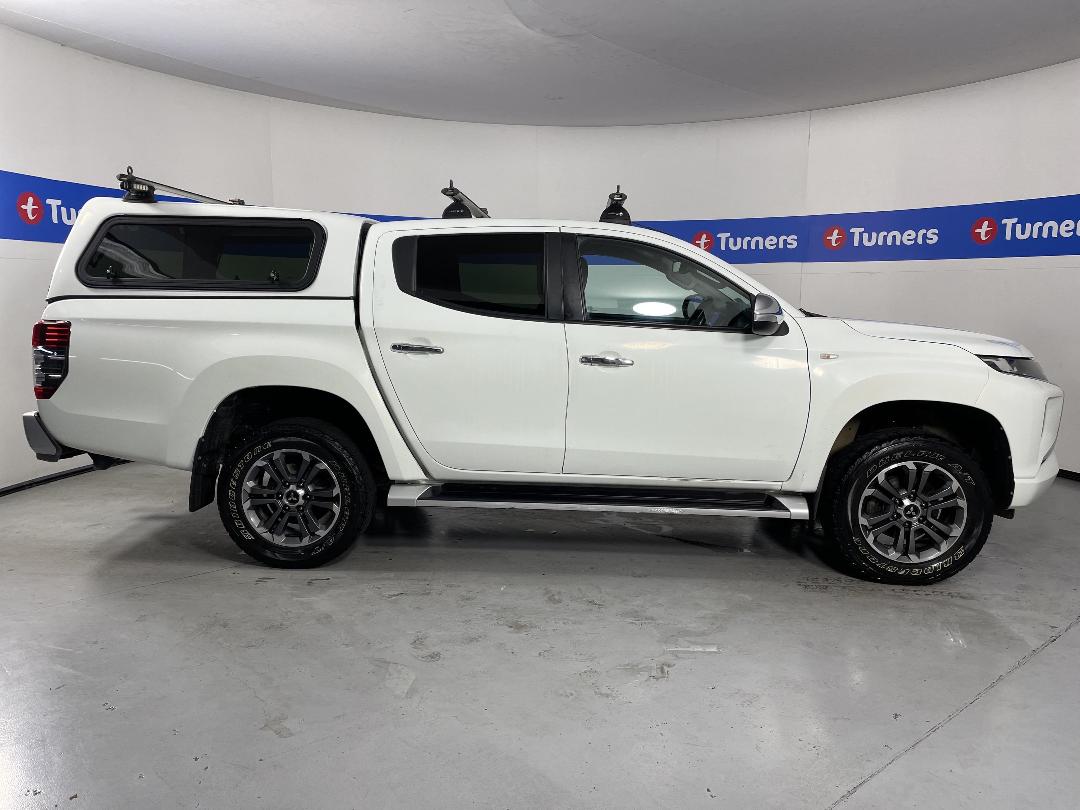 Photo '23' of Mitsubishi Triton