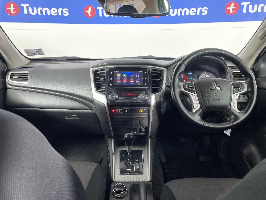 Photo '17' of Mitsubishi Triton