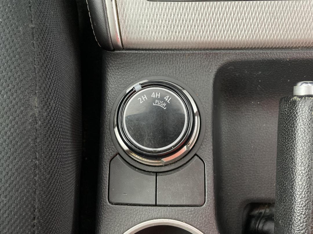 Photo '28' of Mitsubishi Triton