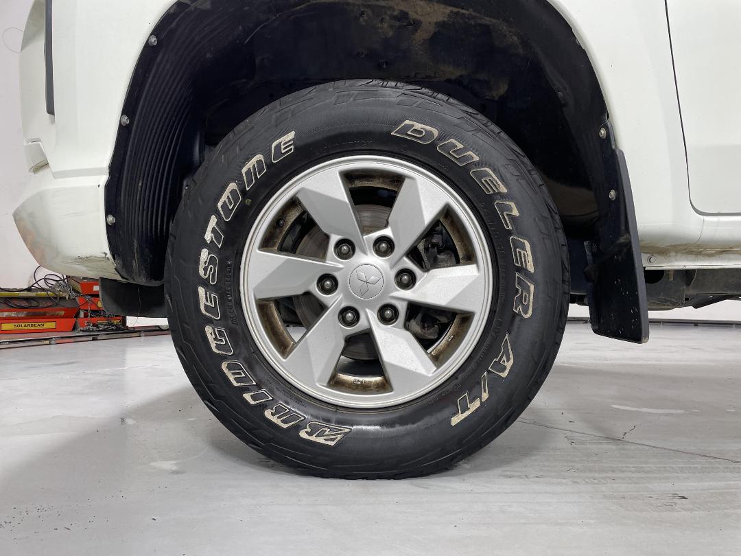 Photo '10' of Mitsubishi Triton