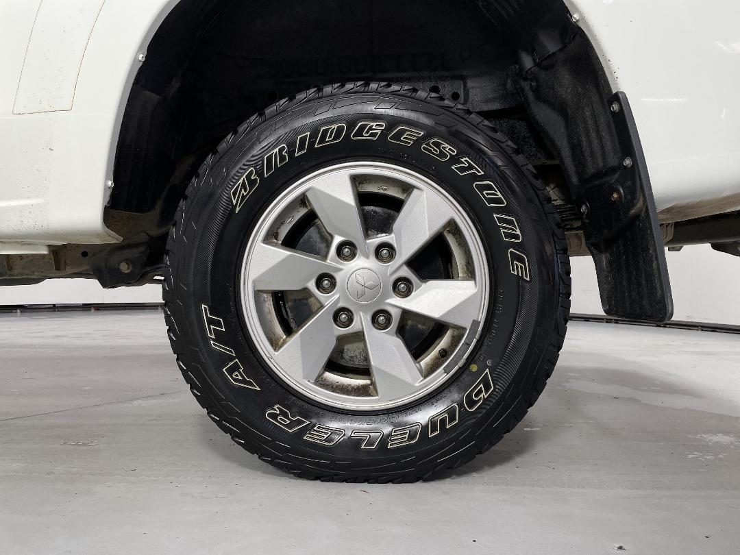 Photo '11' of Mitsubishi Triton