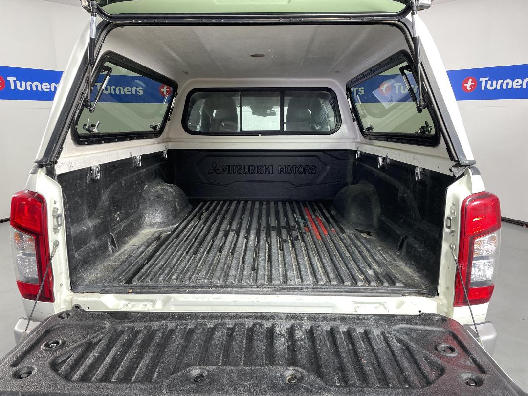 Photo '14' of Mitsubishi Triton