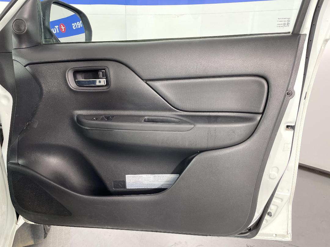 Photo '15' of Mitsubishi Triton