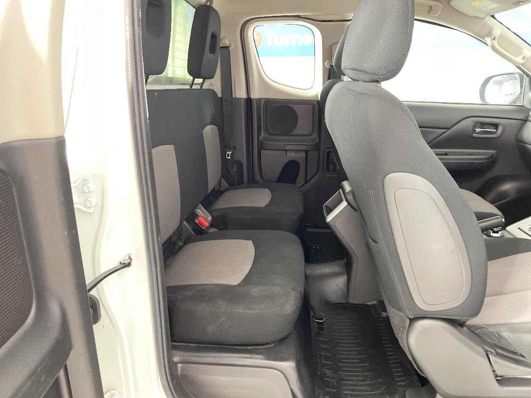 Photo '19' of Mitsubishi Triton