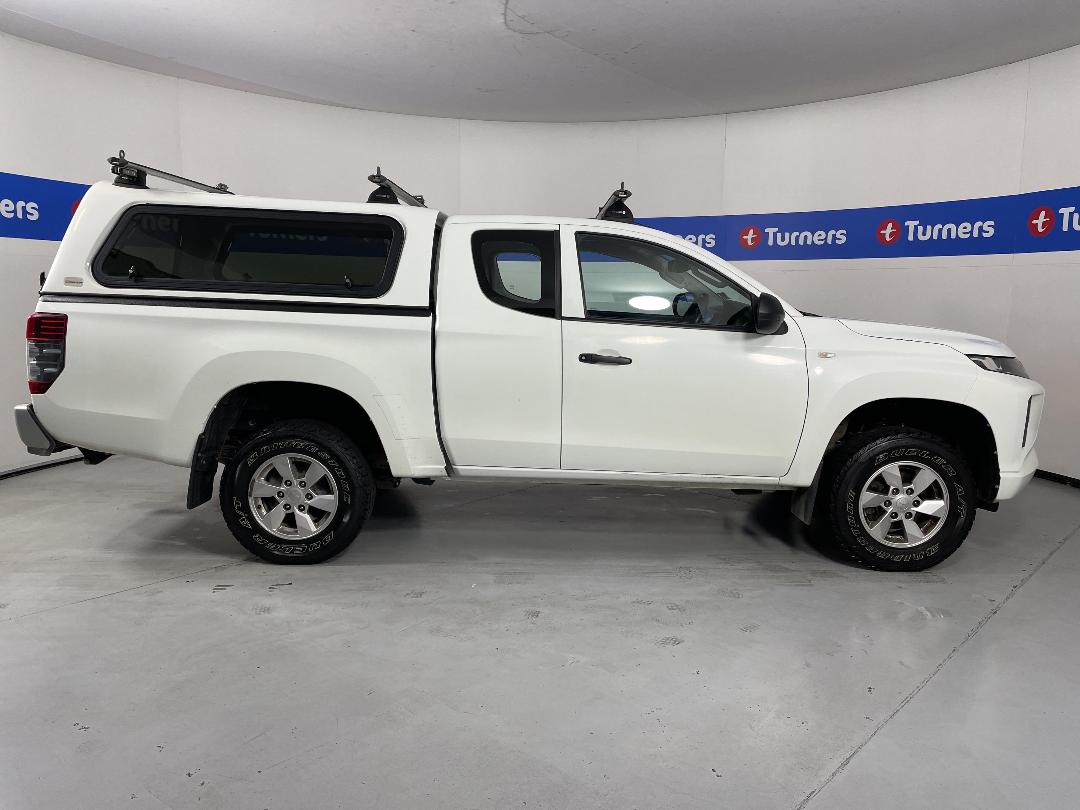 Photo '22' of Mitsubishi Triton