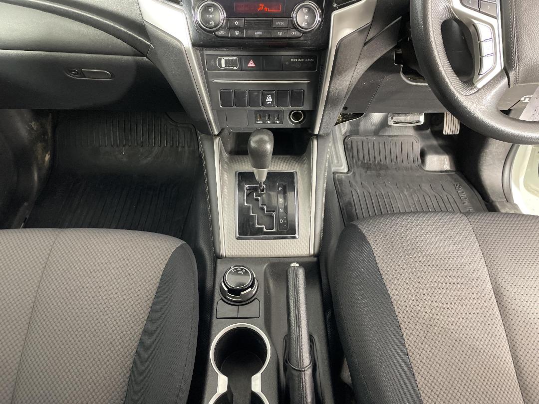 Photo '18' of Mitsubishi Triton