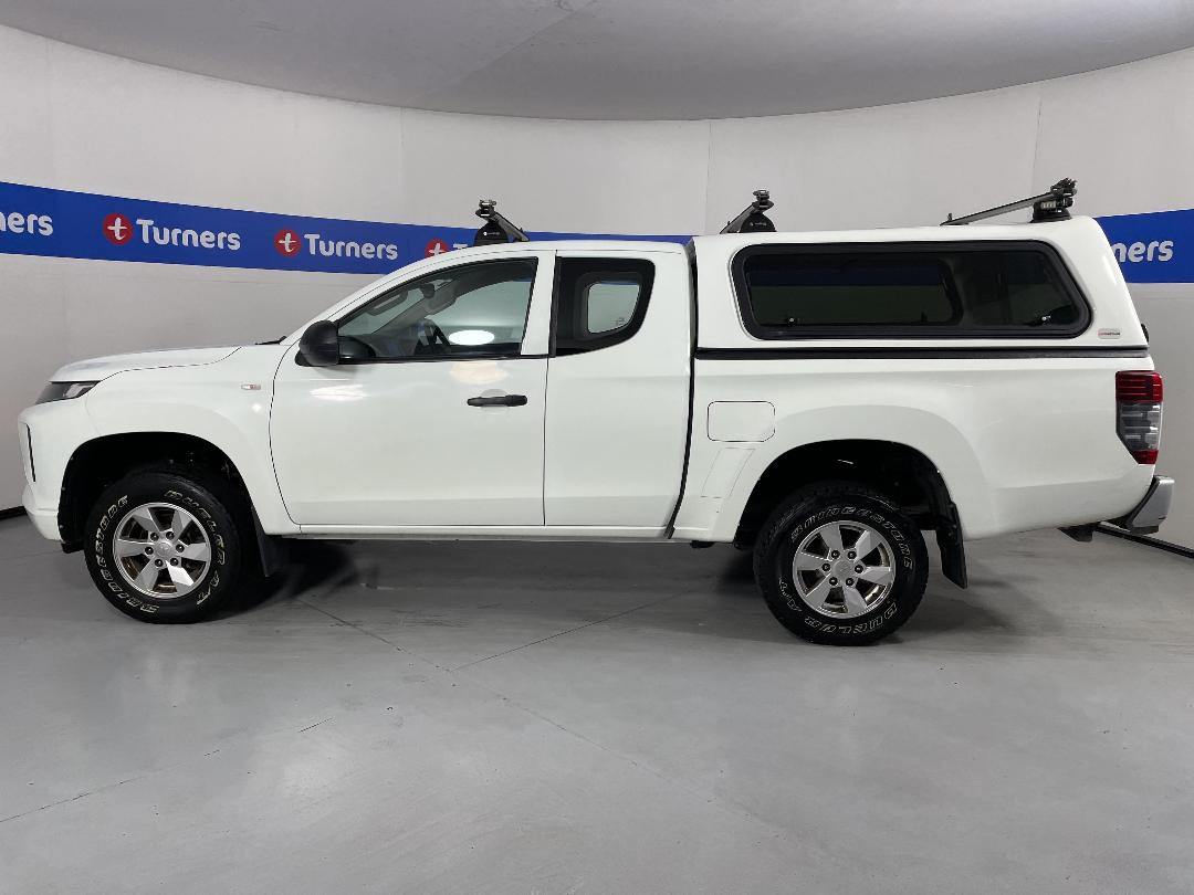 Photo '23' of Mitsubishi Triton