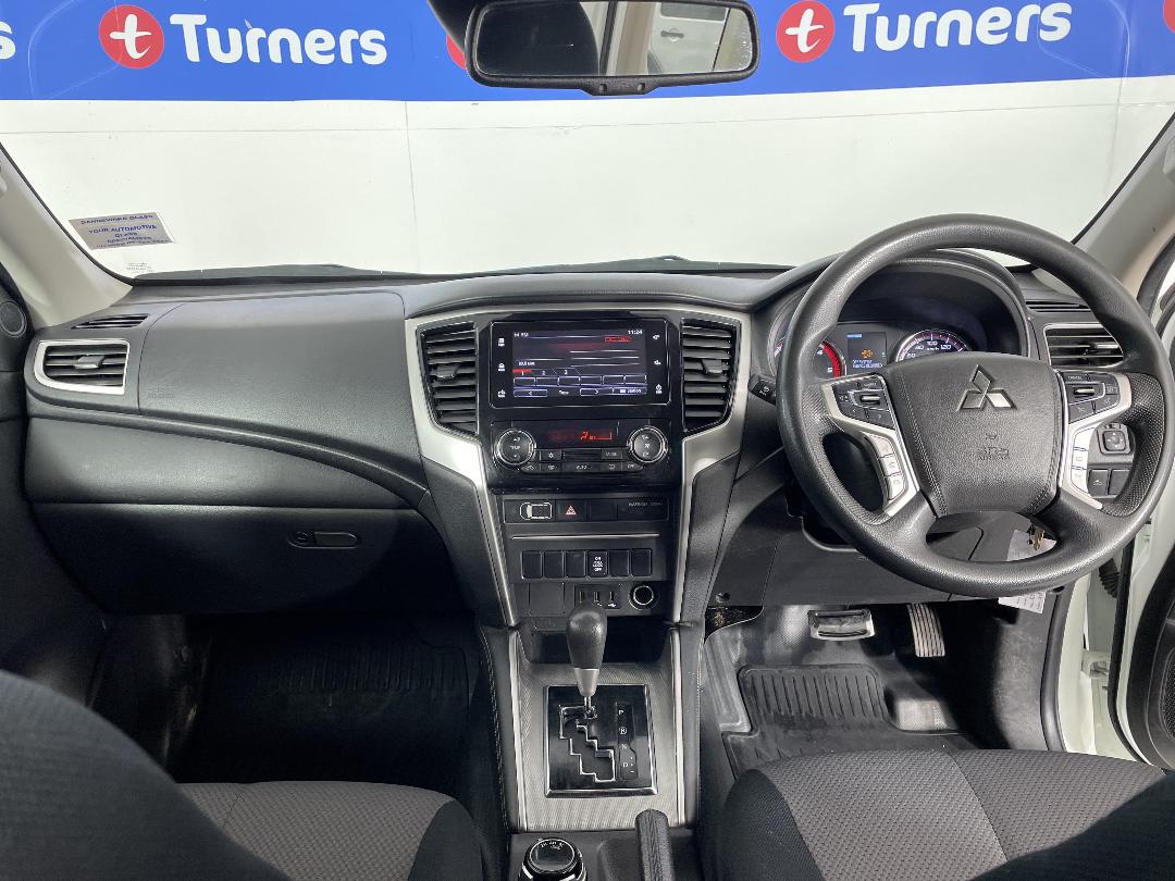 Photo '17' of Mitsubishi Triton