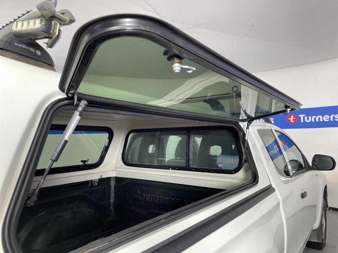 Photo '25' of Mitsubishi Triton