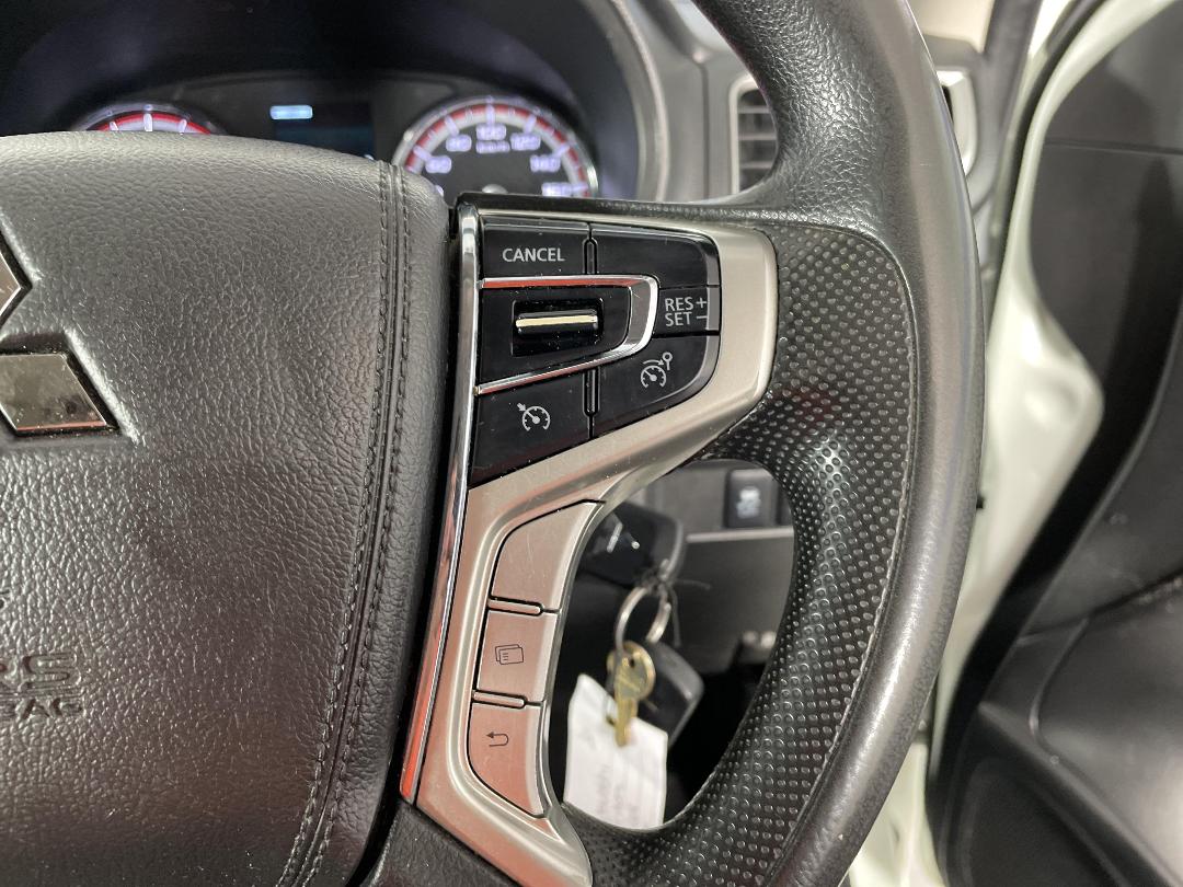 Photo '30' of Mitsubishi Triton