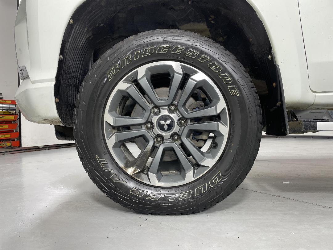 Photo '10' of Mitsubishi Triton