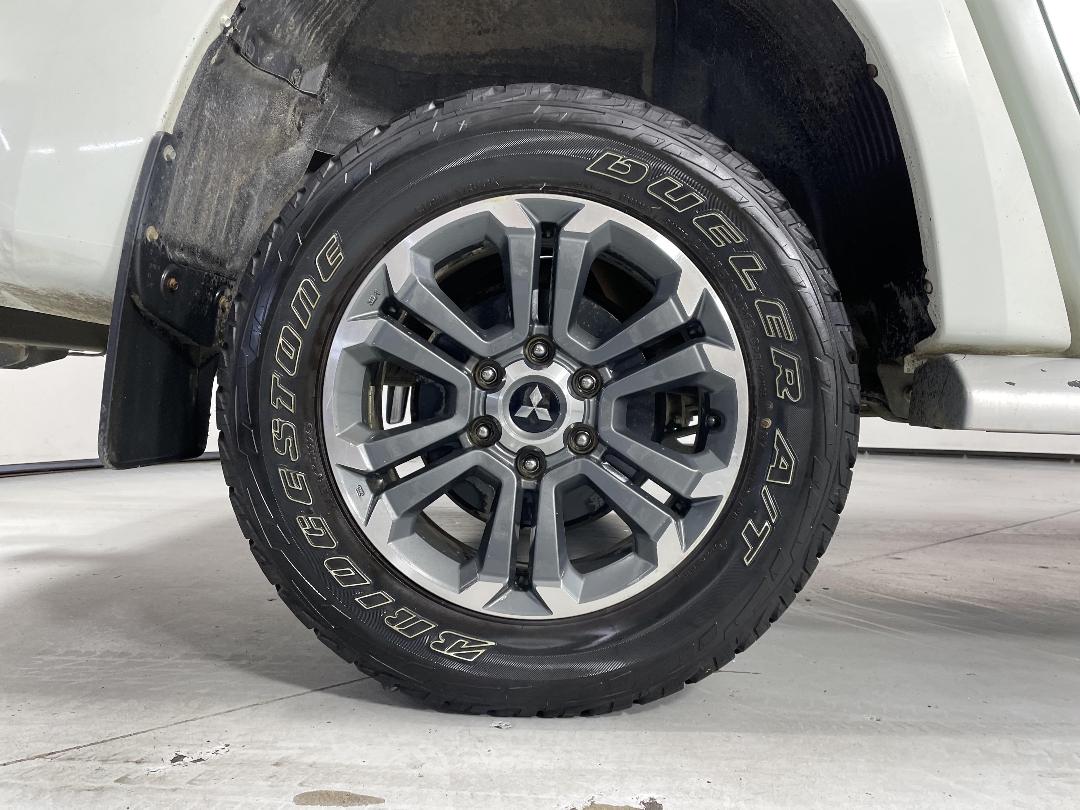 Photo '12' of Mitsubishi Triton