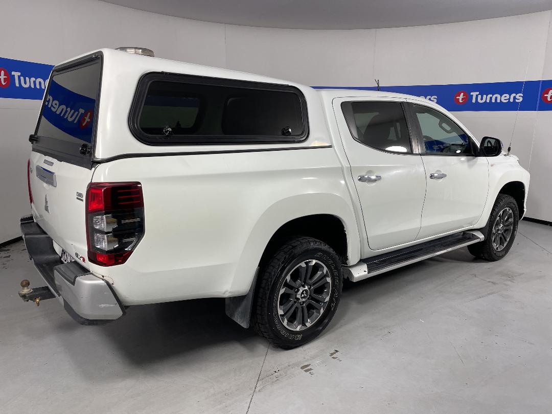 Photo '7' of Mitsubishi Triton