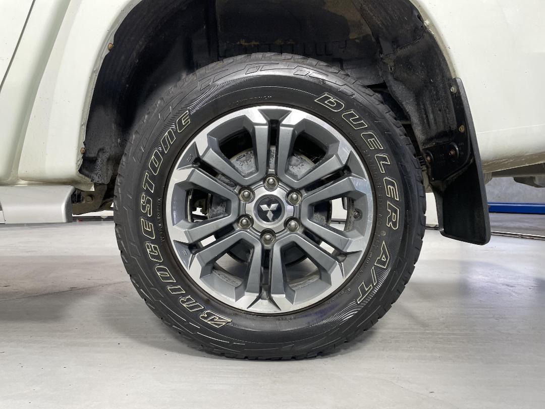 Photo '11' of Mitsubishi Triton