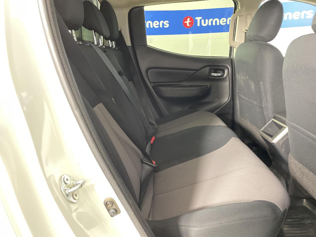 Photo '20' of Mitsubishi Triton