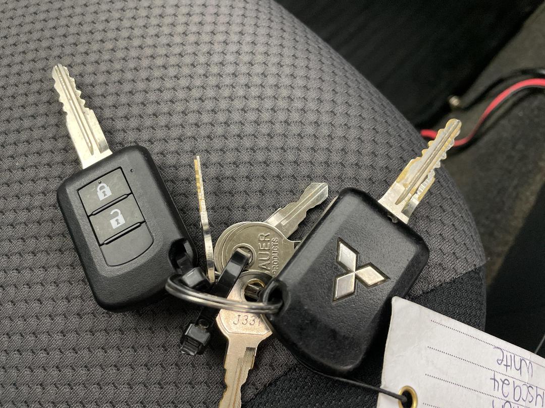 Photo '22' of Mitsubishi Triton