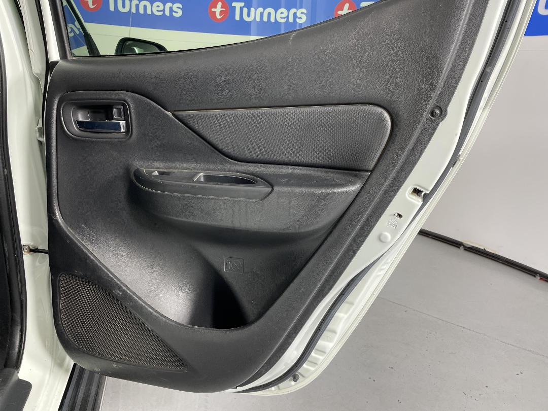 Photo '19' of Mitsubishi Triton