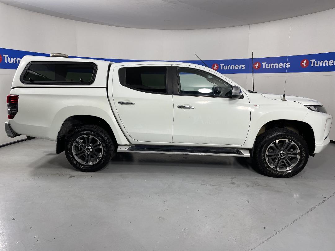 Photo '23' of Mitsubishi Triton