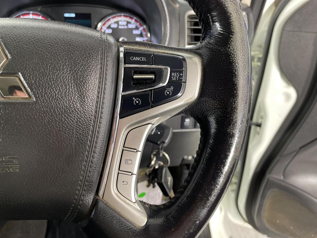 Photo '30' of Mitsubishi Triton