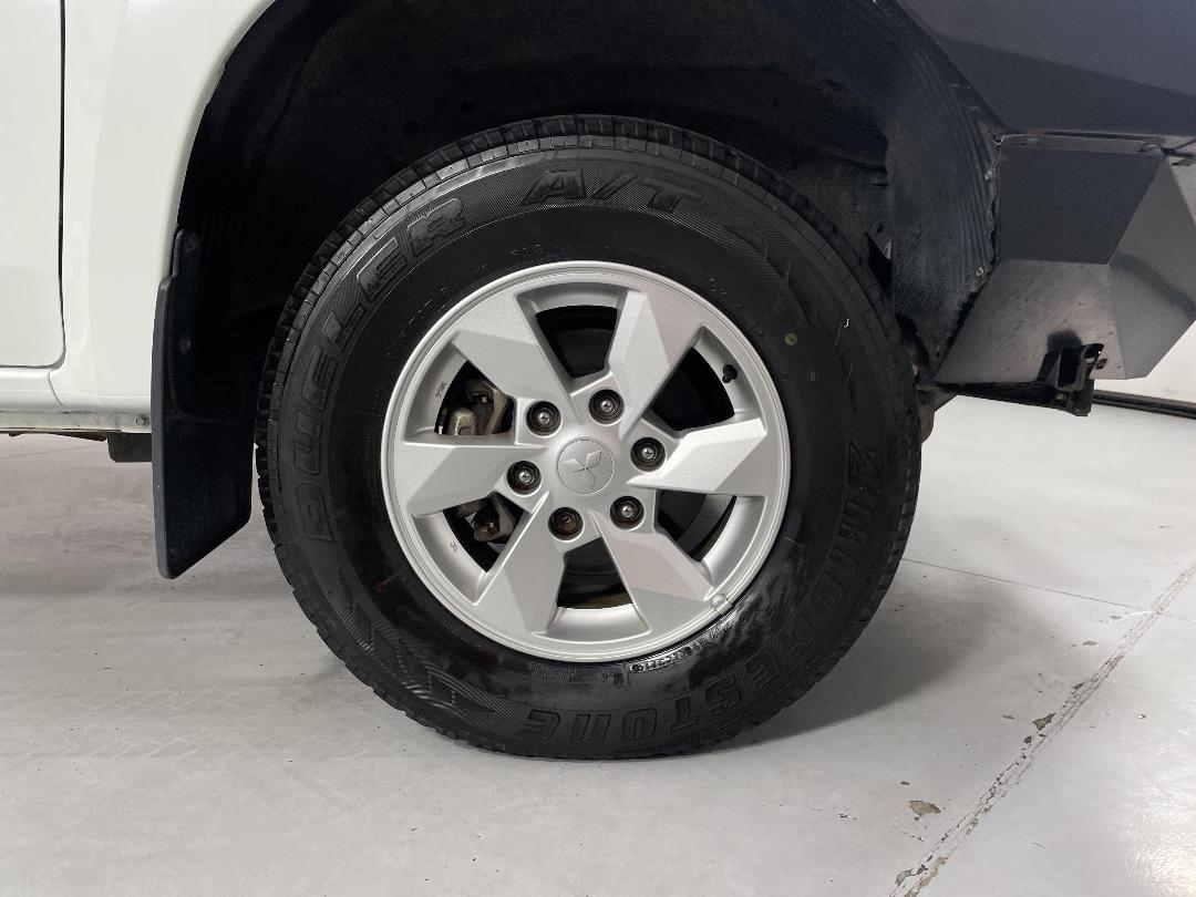 Photo '9' of Mitsubishi Triton