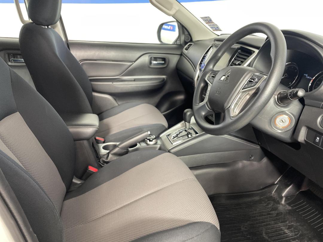 Photo '16' of Mitsubishi Triton