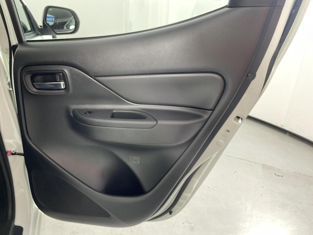 Photo '19' of Mitsubishi Triton