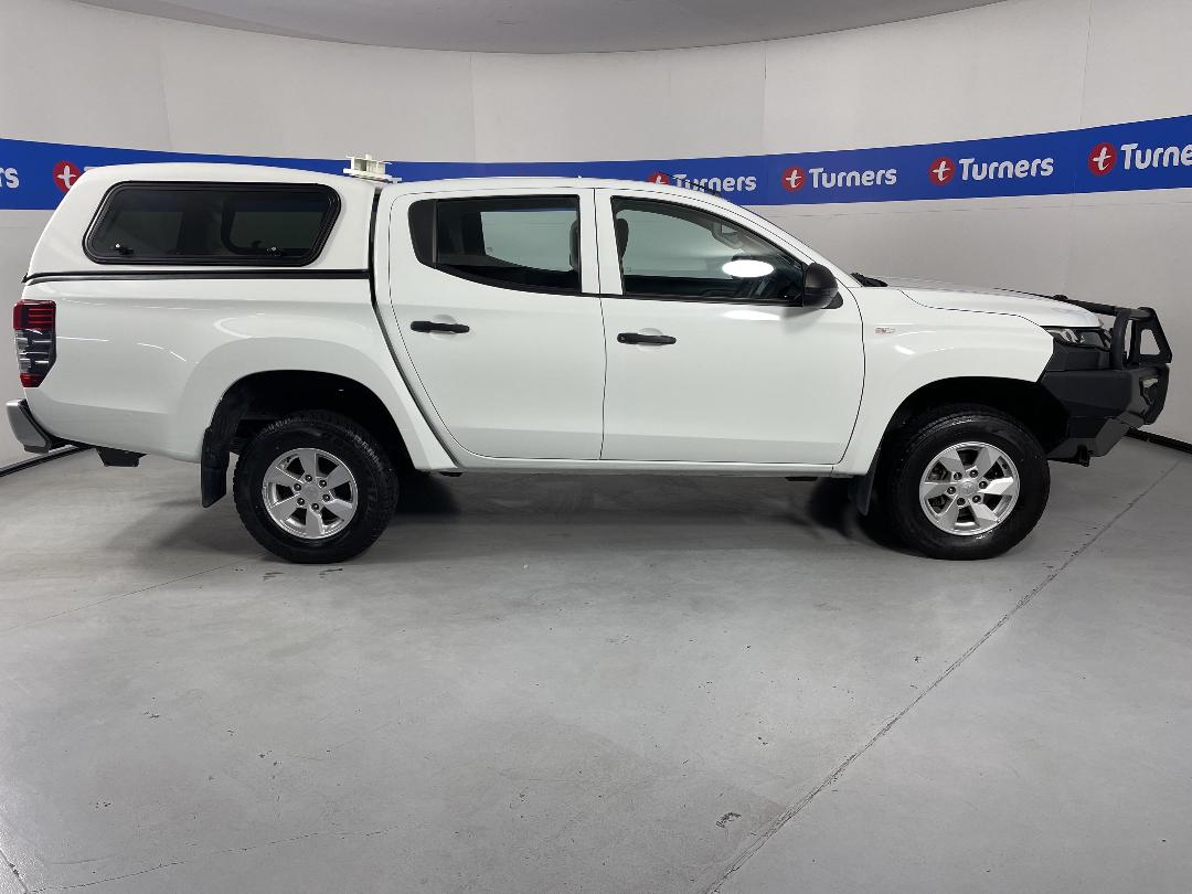 Photo '23' of Mitsubishi Triton