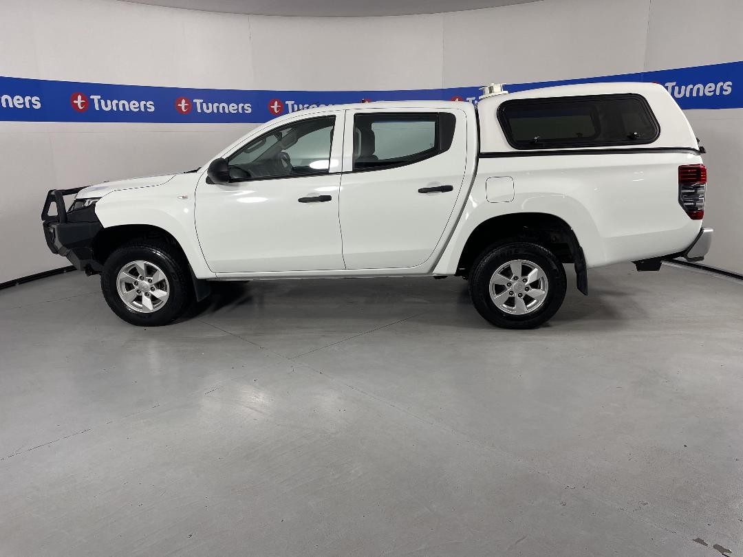 Photo '24' of Mitsubishi Triton