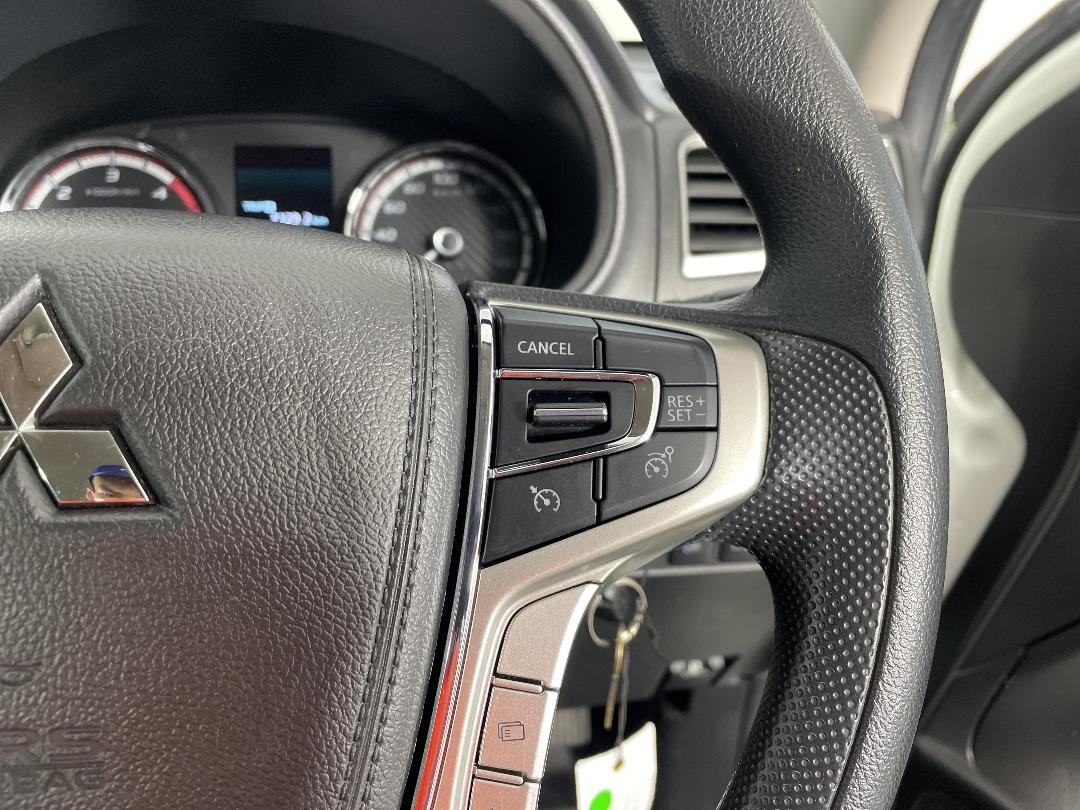 Photo '26' of Mitsubishi Triton