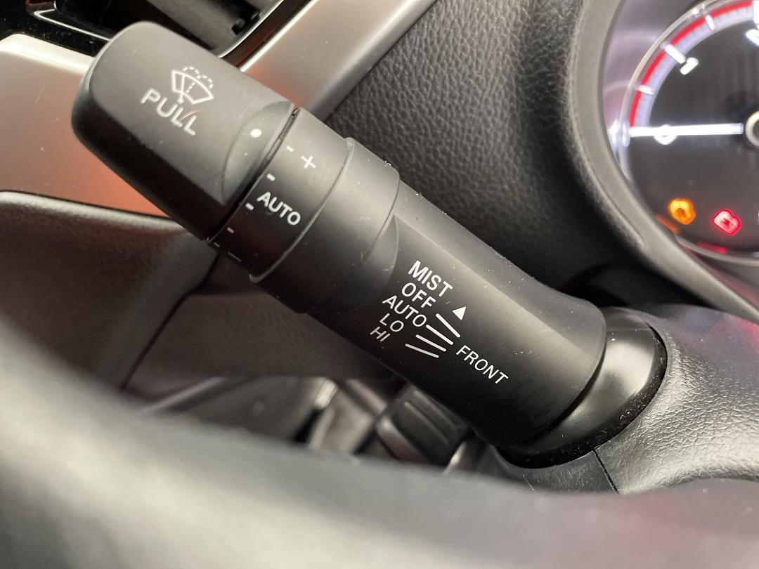 Photo '32' of Mitsubishi Triton