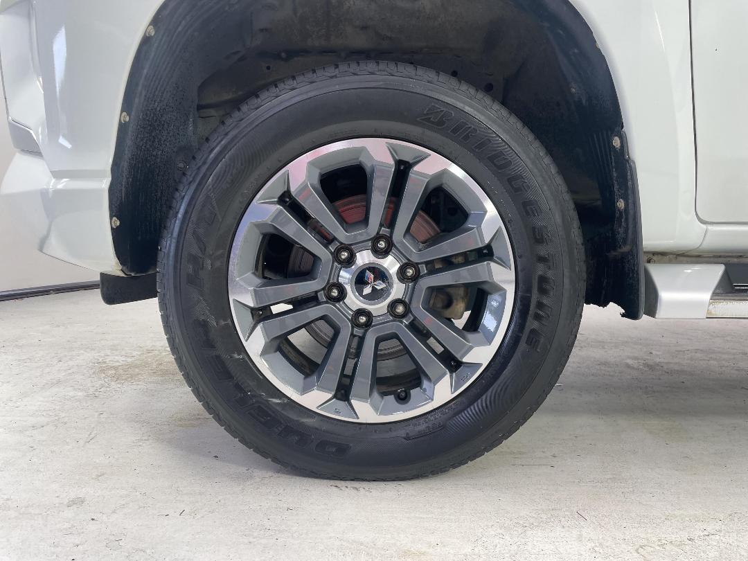 Photo '10' of Mitsubishi Triton