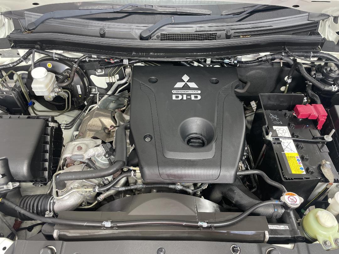 Photo '13' of Mitsubishi Triton