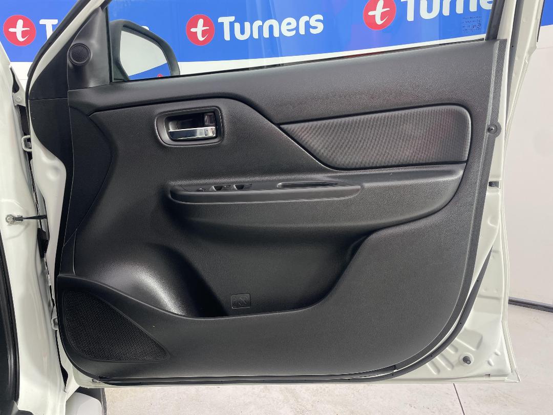 Photo '15' of Mitsubishi Triton