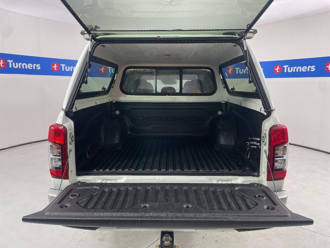 Photo '14' of Mitsubishi Triton