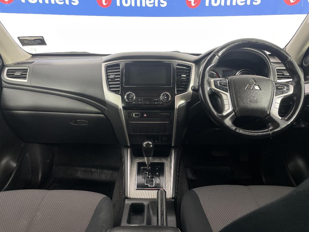 Photo '17' of Mitsubishi Triton