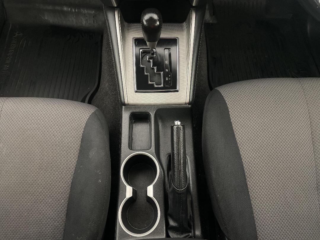 Photo '18' of Mitsubishi Triton