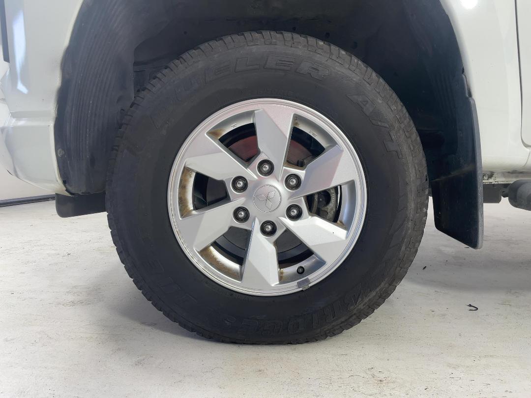 Photo '10' of Mitsubishi Triton