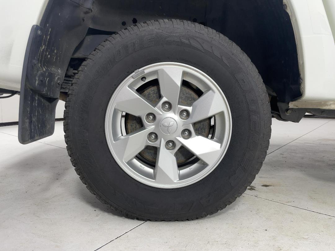 Photo '12' of Mitsubishi Triton