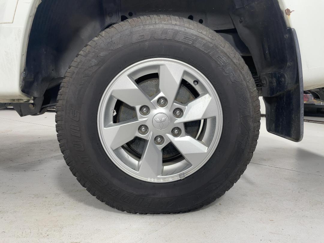 Photo '11' of Mitsubishi Triton