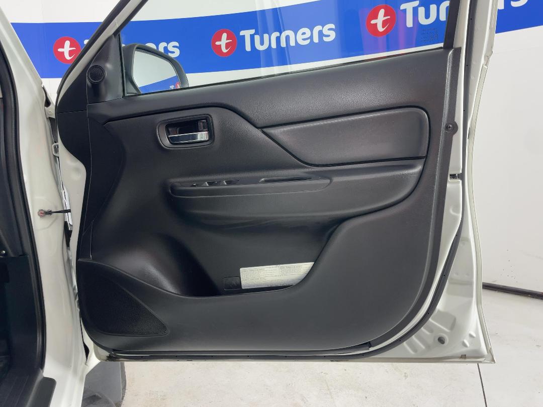 Photo '15' of Mitsubishi Triton