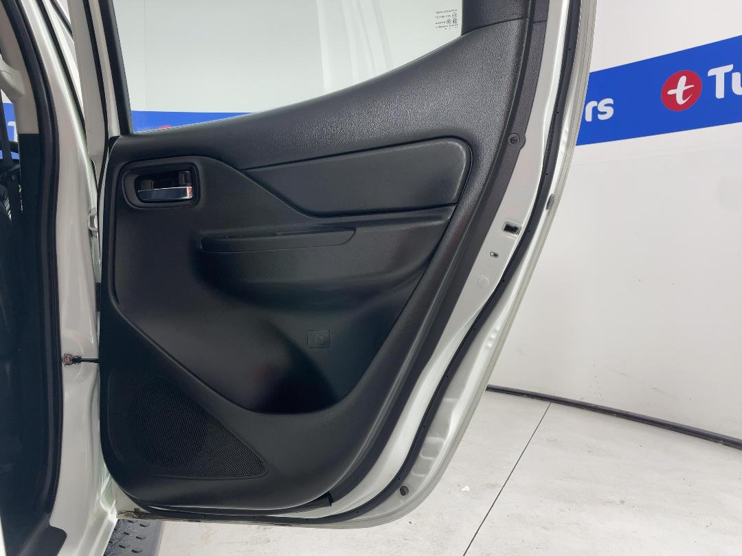 Photo '19' of Mitsubishi Triton