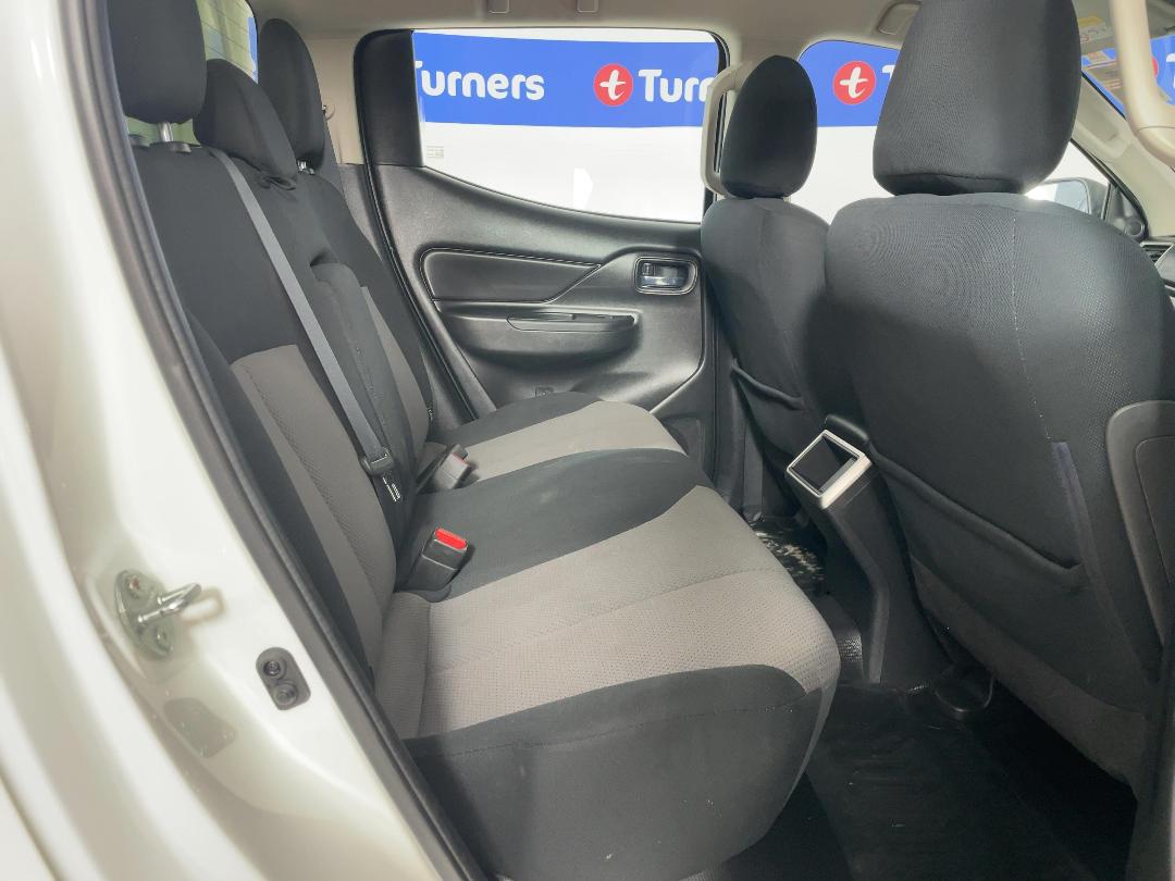 Photo '20' of Mitsubishi Triton