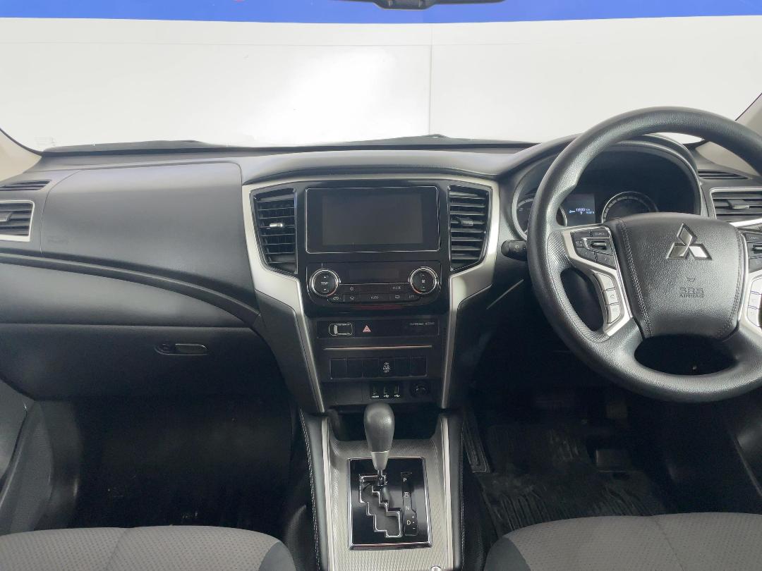 Photo '17' of Mitsubishi Triton