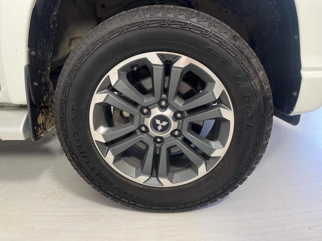 Photo '9' of Mitsubishi Triton