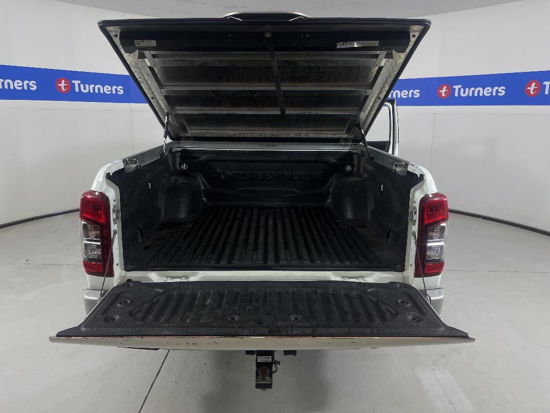 Photo '14' of Mitsubishi Triton