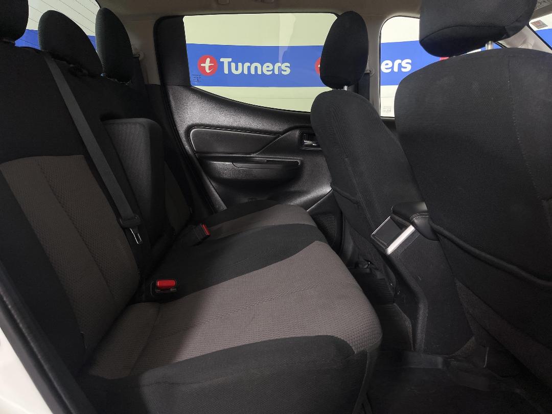 Photo '20' of Mitsubishi Triton