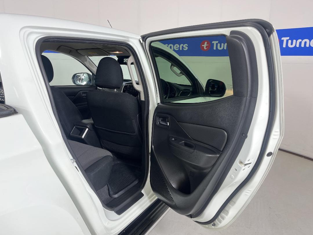 Photo '19' of Mitsubishi Triton