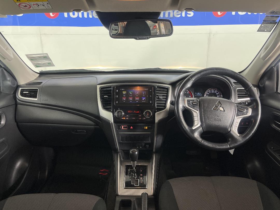 Photo '17' of Mitsubishi Triton