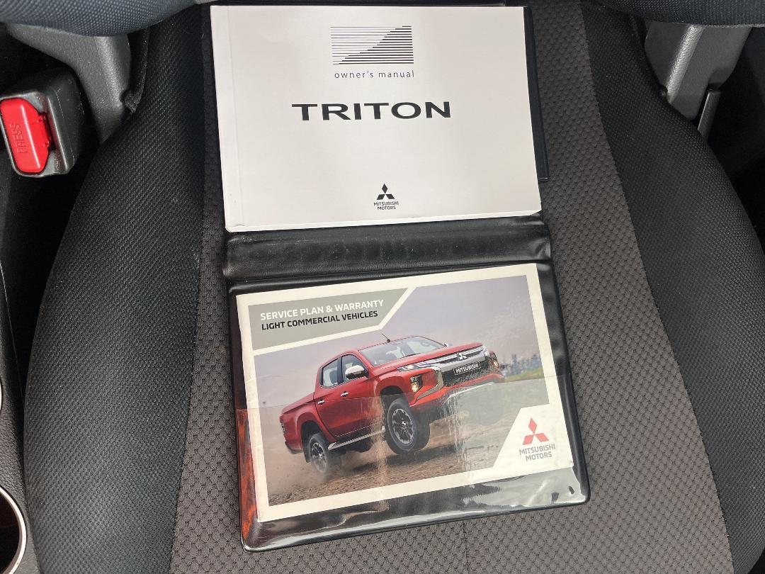 Photo '27' of Mitsubishi Triton