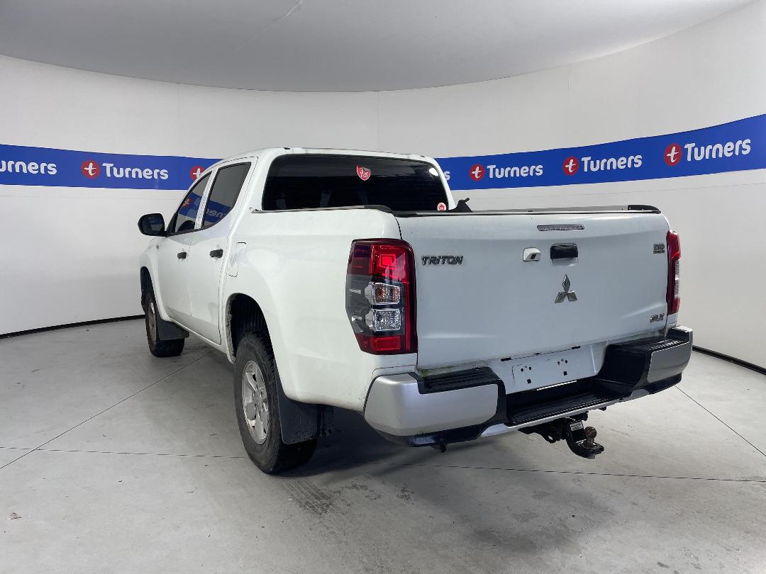 Photo '4' of Mitsubishi Triton DC GLX 4WD 6AT Photo '4' of Mitsubishi Triton DC GLX 4WD 6AT